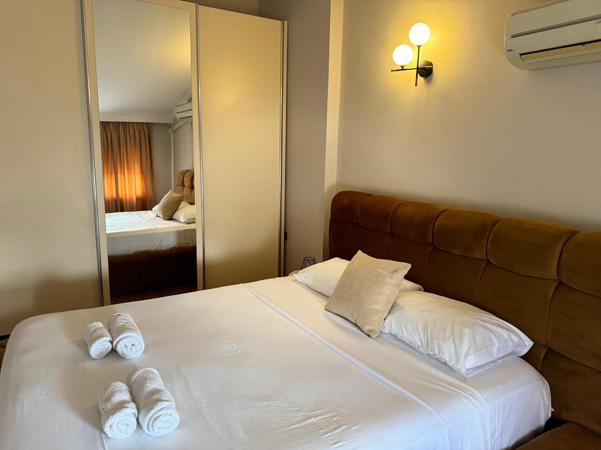 Golden Dublex Tirana Apartment Ngoại thất bức ảnh